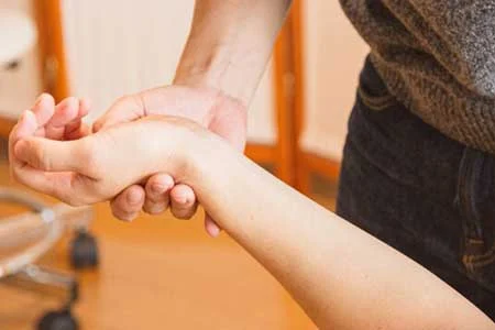 Comment soigner l&rsquo;arthrose du pouce ?